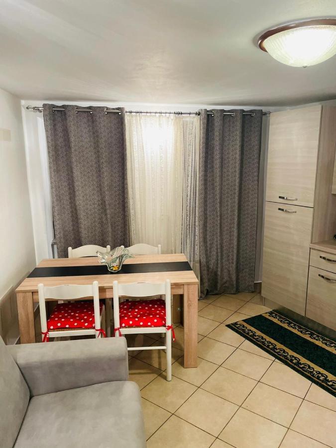 Ferienwohnung Casa Dei Fiori 2 Somma Lombardo Exterior foto